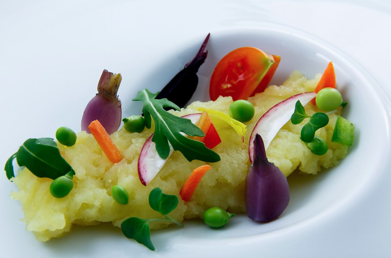 aliño de patatas con anchoa y verduras